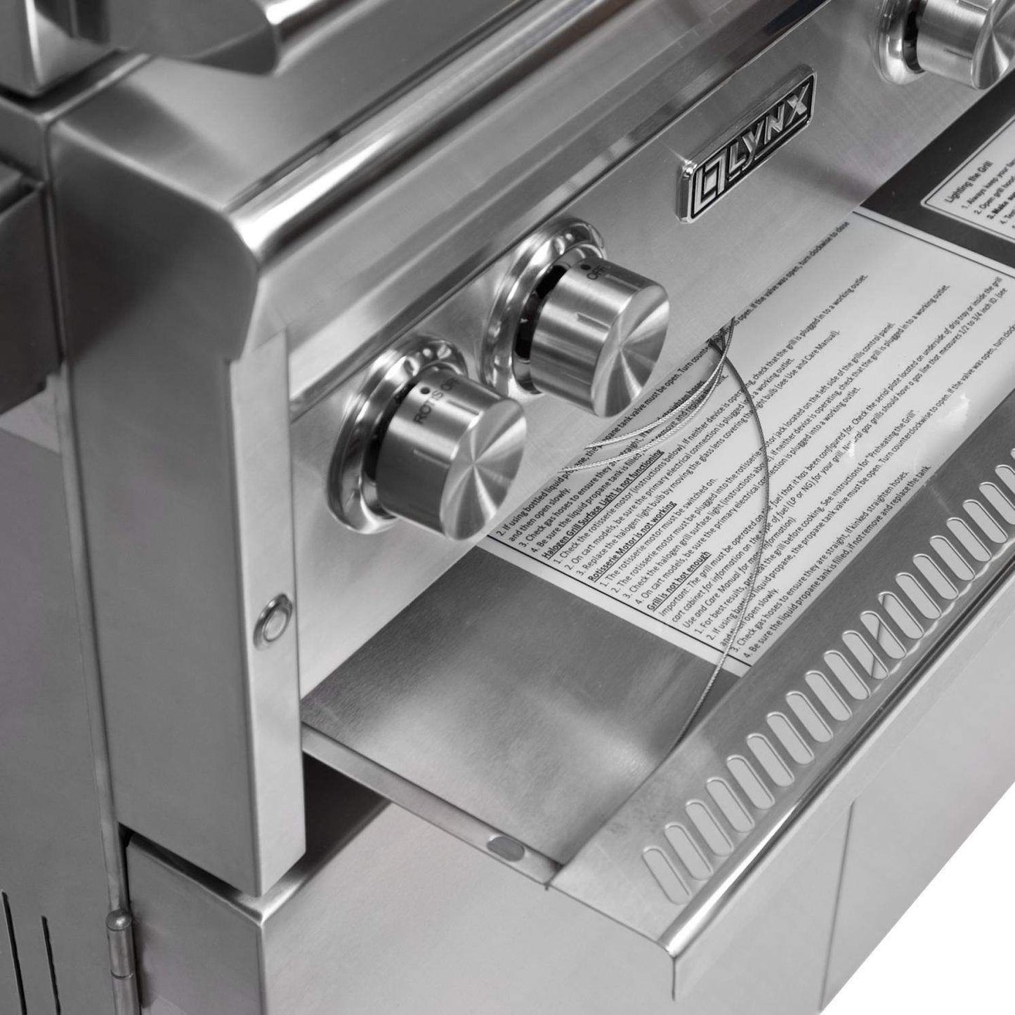 Lynx 27-Inch Professional Gas Grill On Cart with 1 Ceramic & 1 Trident Infrared Burner - L27TRF-LP/NG